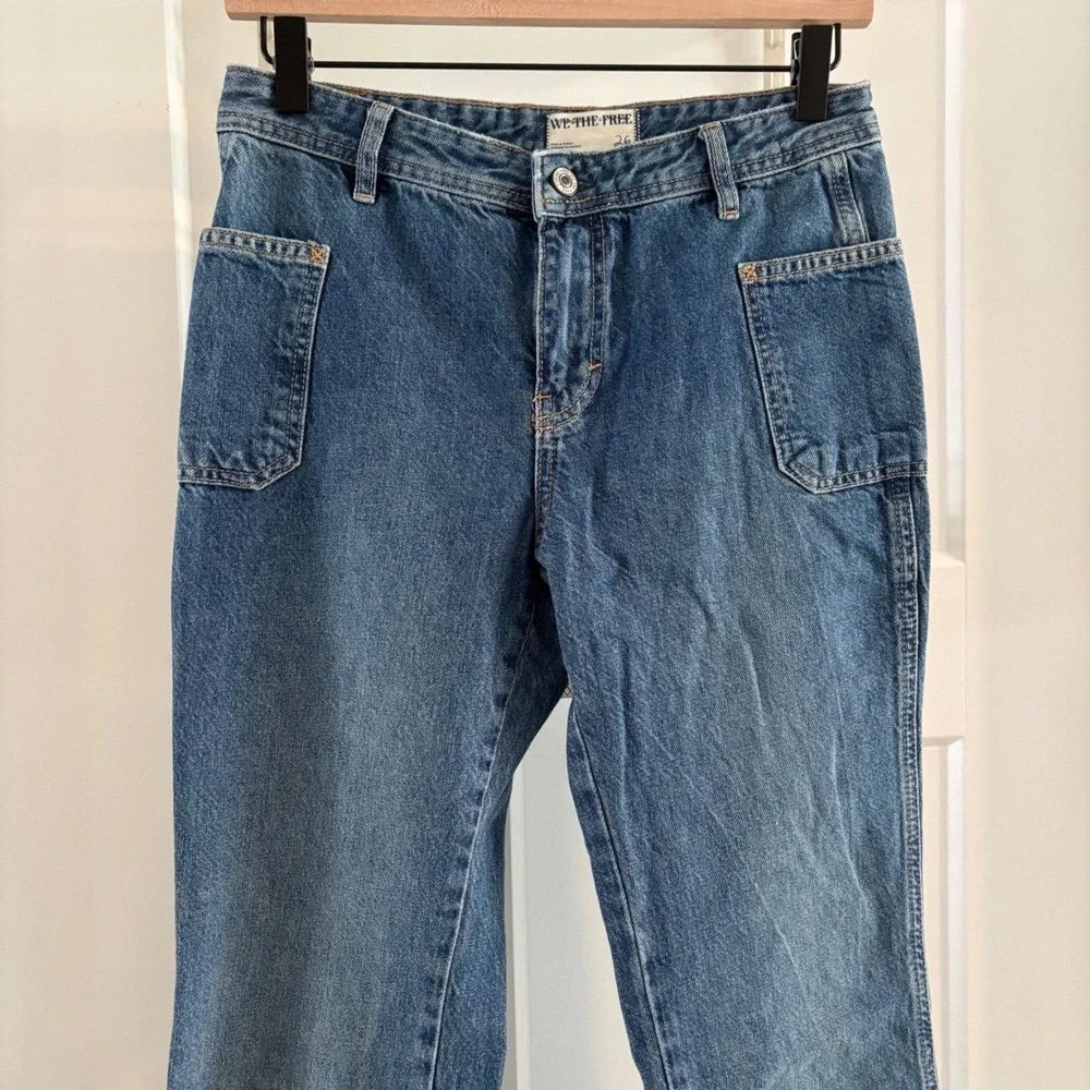 Free People We the Free Izzy Low Rise Flare‎ Jeans 26 Frayed Hem Med Wash Denim - Picture 6 of 6
